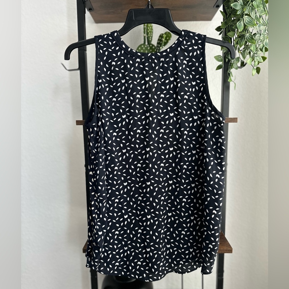 Women’s Loft tank size XS.‎ Black/white.